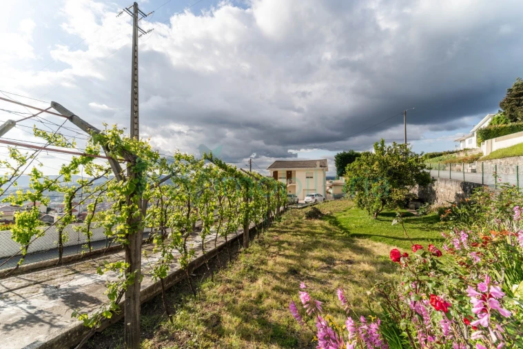 Moradia T4 para Venda em Costa Foto 30