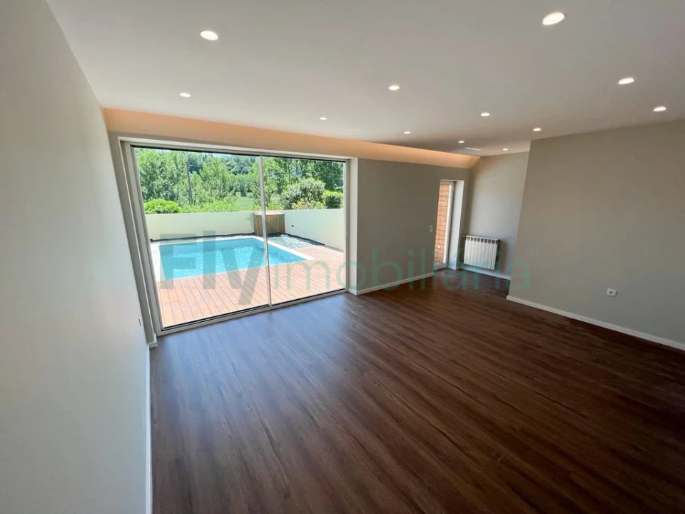 Moradia T4 para Venda em Fermentões Foto 2