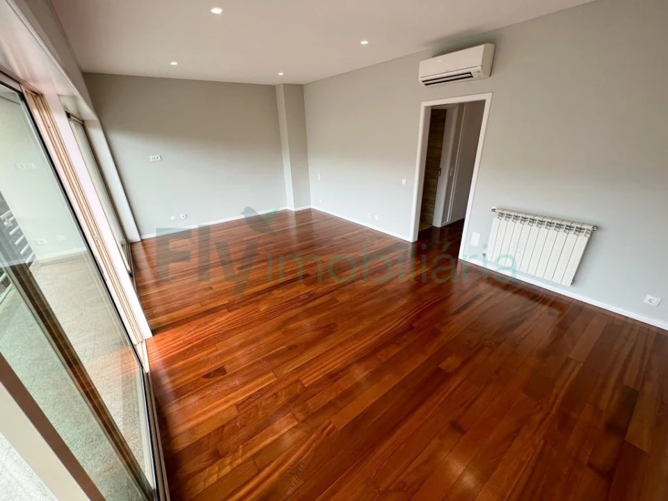 Moradia T4 para Venda em Fermentões Foto 12