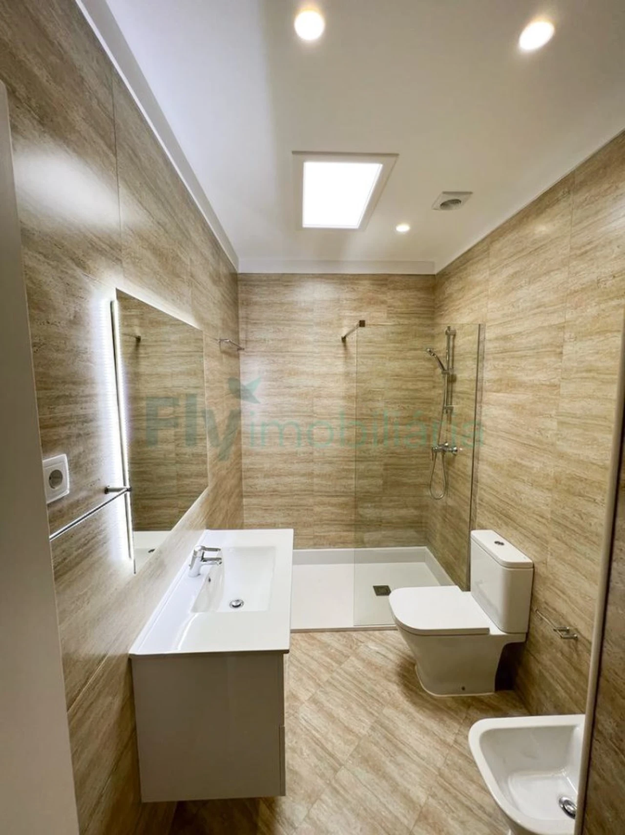 Moradia T4 para Venda em Fermentões Foto 14