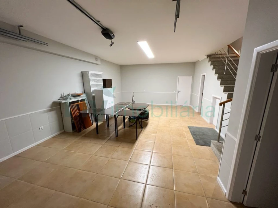 Moradia T4 para Venda em Fermentões Foto 17