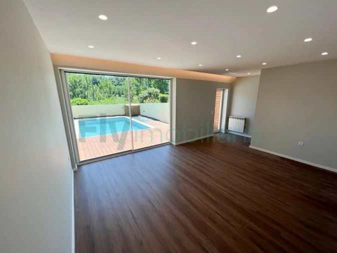 Moradia T4 para Venda em Fermentões Foto 2