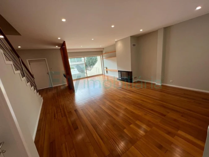 Moradia T4 para Venda em Fermentões Foto 3