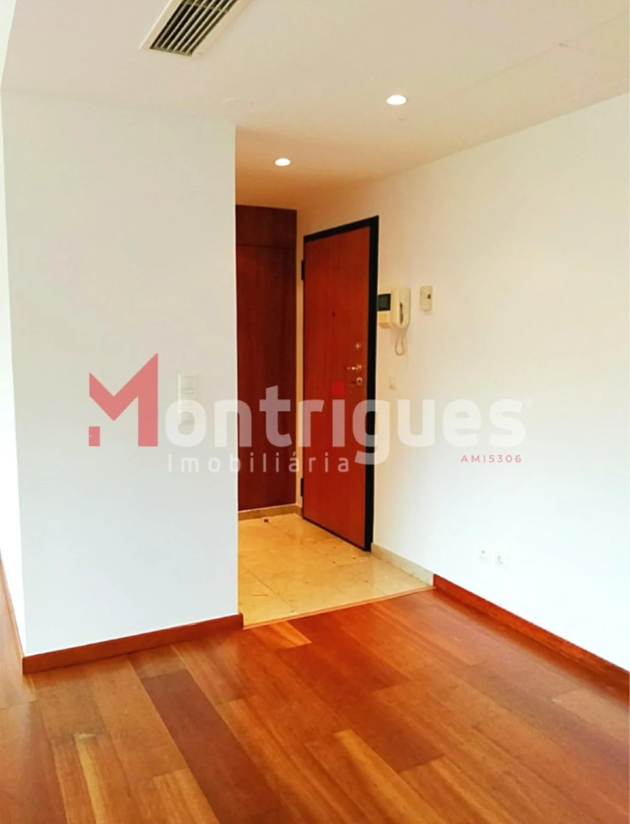 Apartamento T1 para Arrendamento em Parque das Nações Foto 2