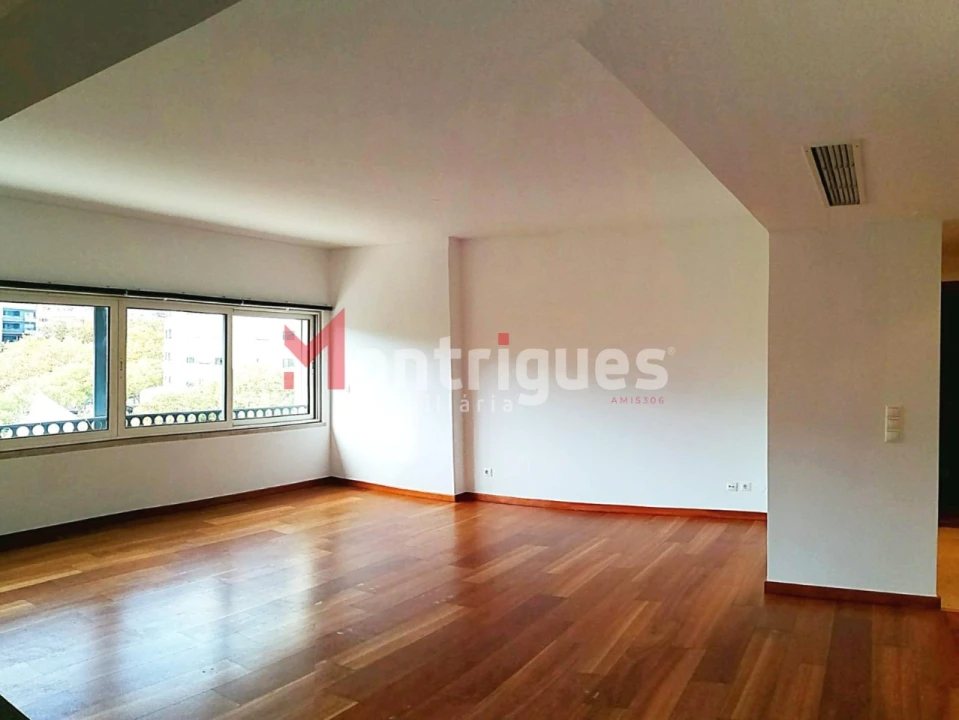 Apartamento T1 para Arrendamento em Parque das Nações Foto 4