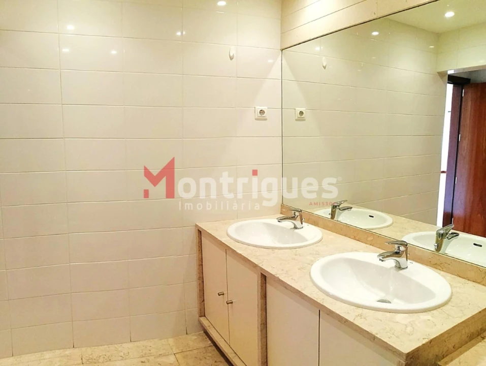 Apartamento T1 para Arrendamento em Parque das Nações Foto 12