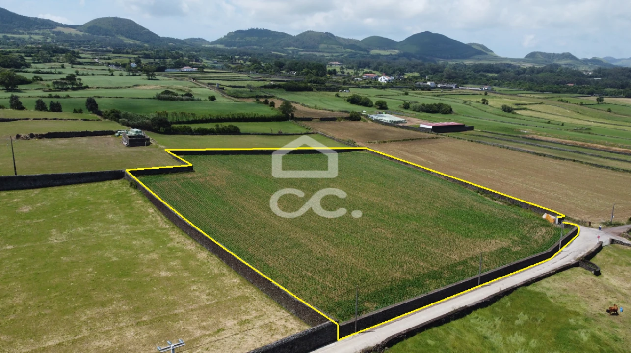 Terreno para Venda em Pico da Pedra Foto 3