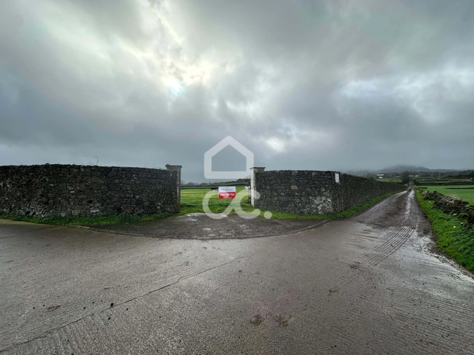 Terreno para Venda em Pico da Pedra Foto 2