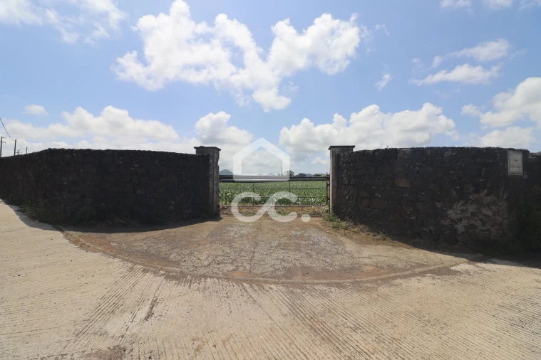 Terreno para Venda em Pico da Pedra Foto 9
