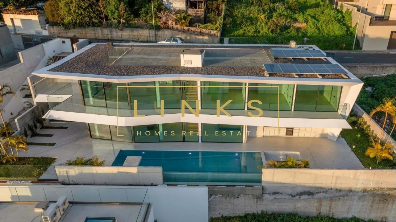 Moradia T4 para Venda em Funchal (Santa Maria Maior) Foto 1