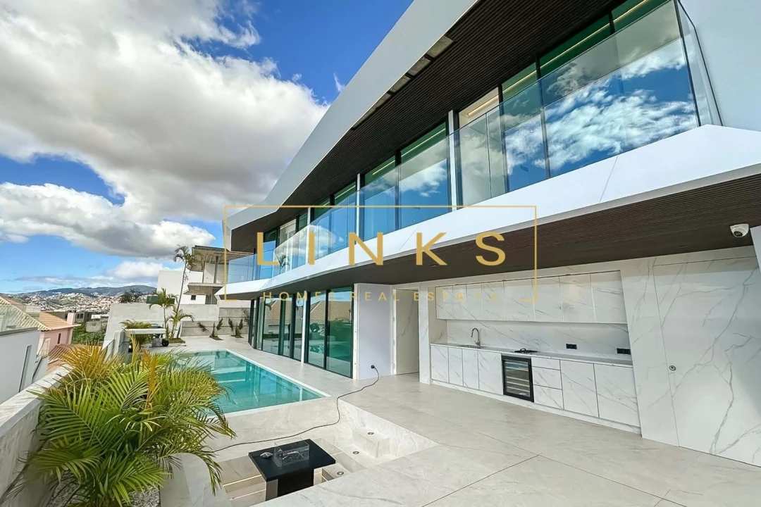 Moradia T4 para Venda em Funchal (Santa Maria Maior) Foto 52