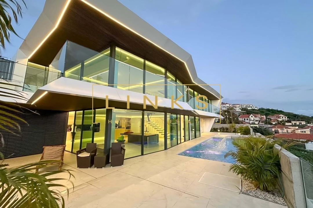 Moradia T4 para Venda em Funchal (Santa Maria Maior) Foto 2