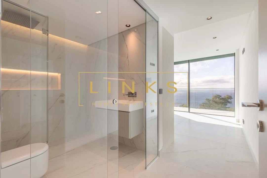 Moradia T4 para Venda em Funchal (Santa Maria Maior) Foto 30