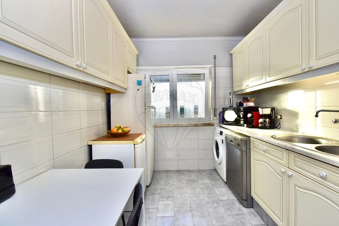 Apartamento T3 para Venda em Carcavelos e Parede Foto 7