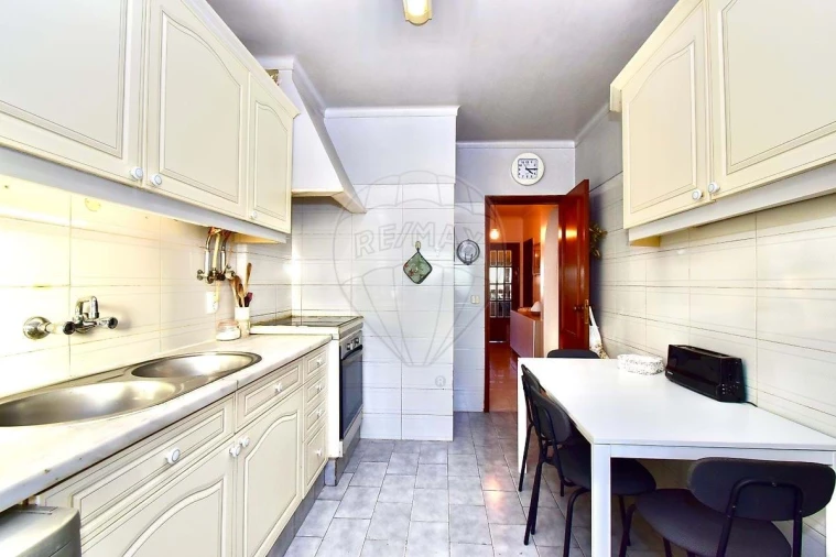 Apartamento T3 para Venda em Carcavelos e Parede Foto 8