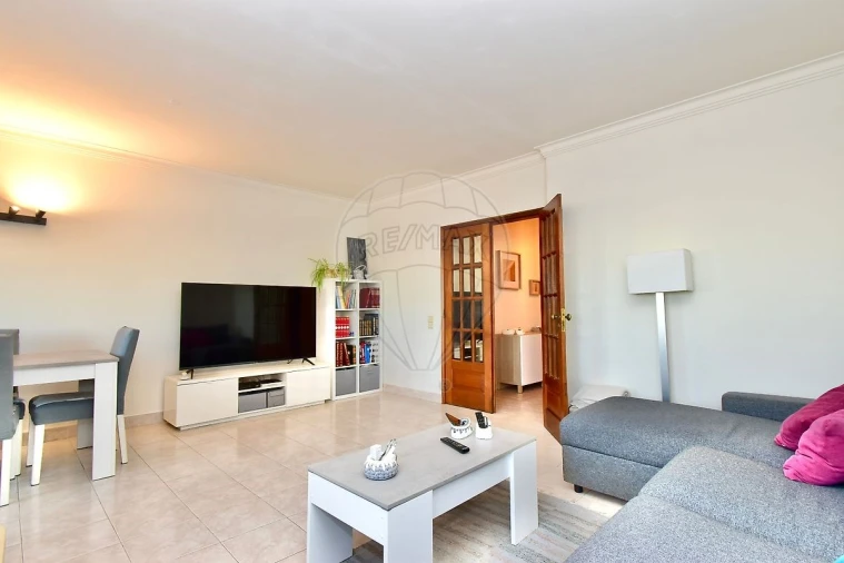 Apartamento T3 para Venda em Carcavelos e Parede Foto 2