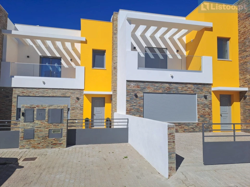 Moradia T3 para Venda em Quelfes Foto 1