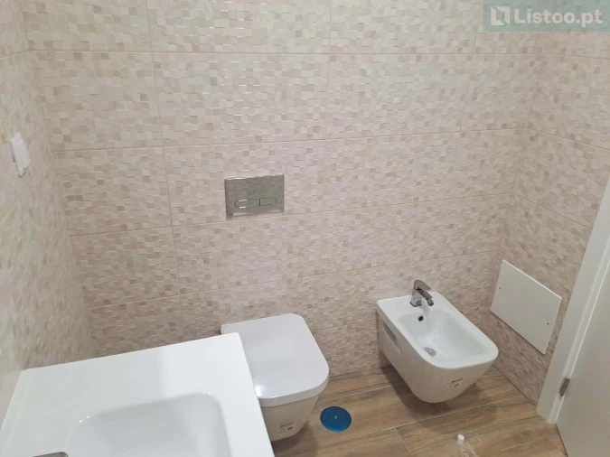 Moradia T3 para Venda em Quelfes Foto 57