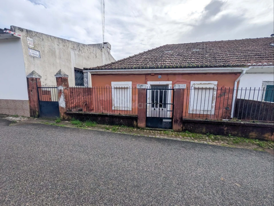 Moradia T4 para Venda em Ramada e Caneças Foto 1