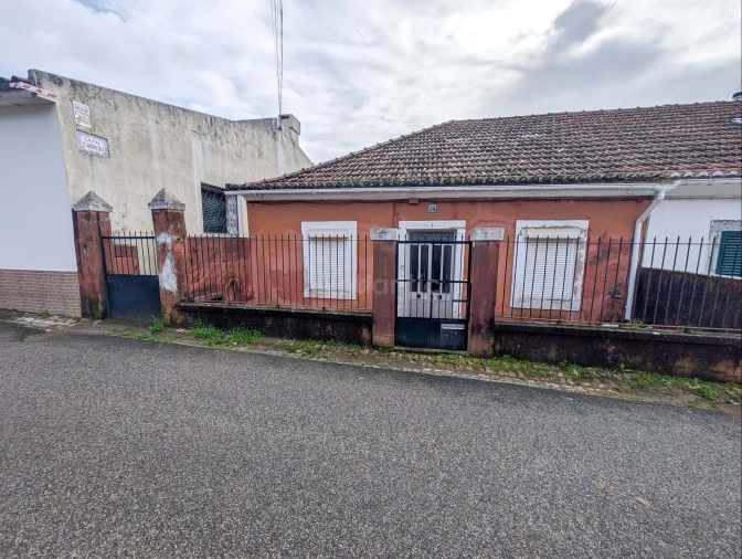 Moradia T4 para Venda em Ramada e Caneças Foto 1