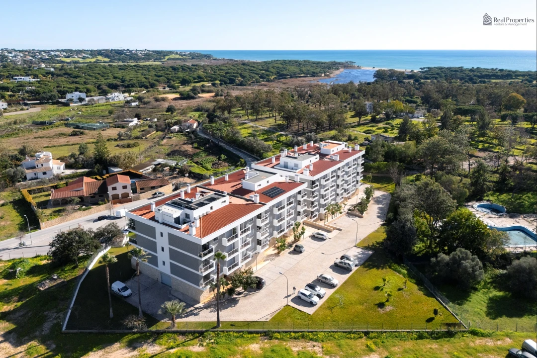 Apartamento T3 para Venda em Quarteira Foto 32