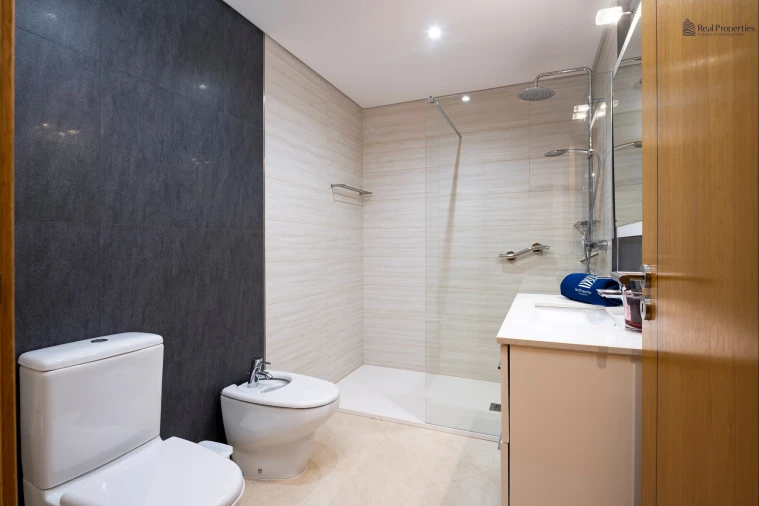 Apartamento T3 para Venda em Quarteira Foto 9