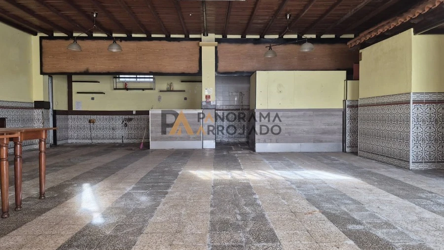 Negócio para Venda em Gaio-Rosário e Sarilhos Pequenos