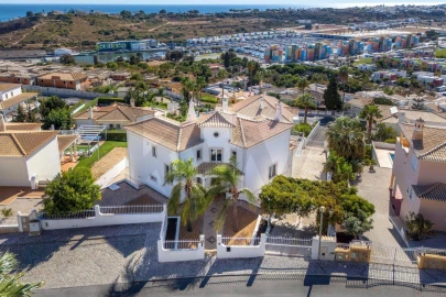 Moradia T4 para Venda em Albufeira e Olhos de Água