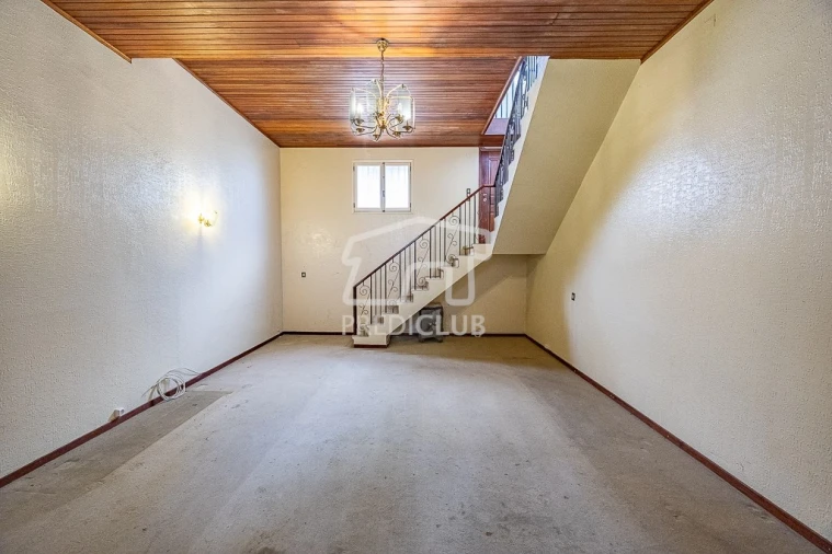 Moradia T3 para Venda em Camara de Lobos Foto 23