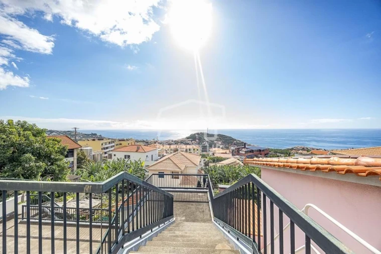 Moradia T3 para Venda em Camara de Lobos Foto 9