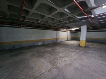 Garagem para Venda em Alvalade