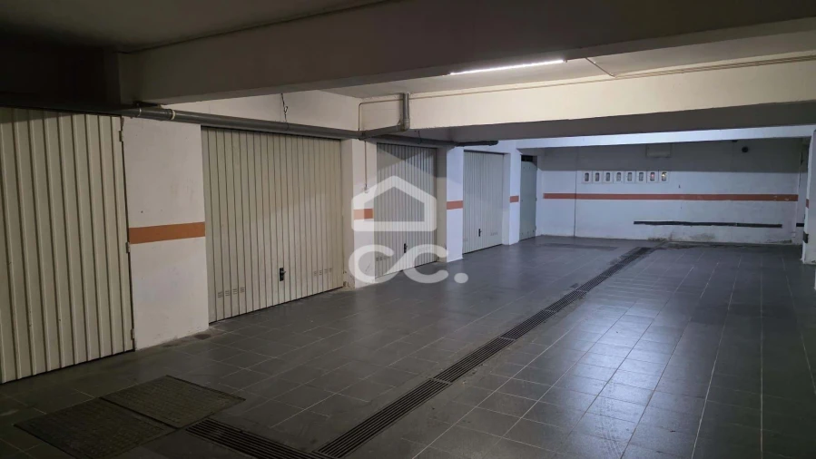 Garagem para Venda em União das Freguesias de Setúbal