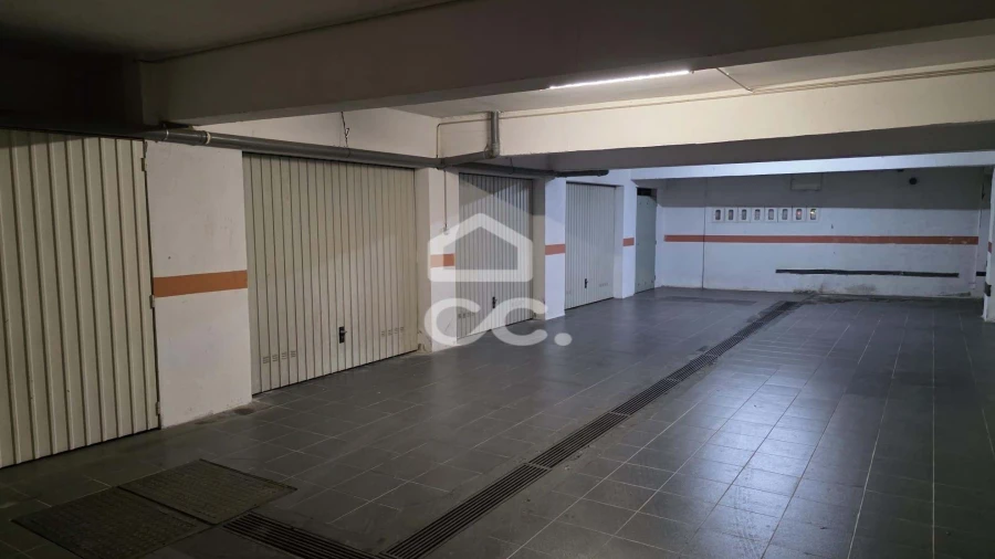 Garagem para Venda em União das Freguesias de Setúbal