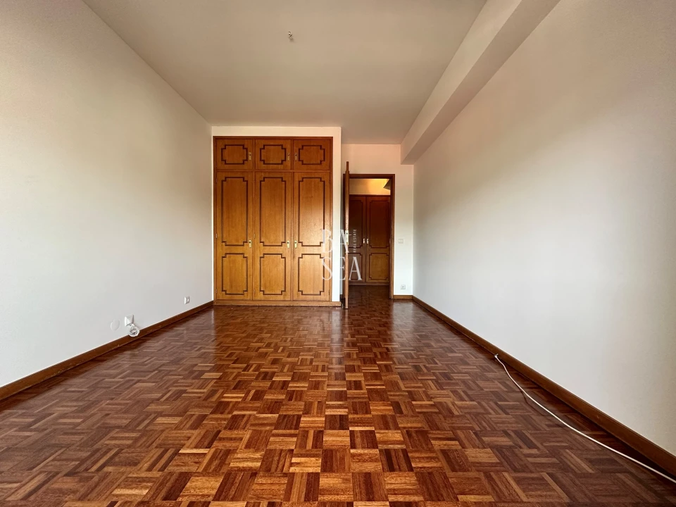 Apartamento T3 para Arrendamento em Braga (São José de São Lázaro e São João do Souto) Foto 14