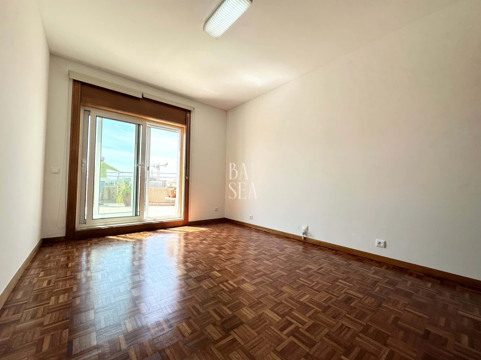 Apartamento T3 para Arrendamento em Braga (São José de São Lázaro e São João do Souto) Foto 12