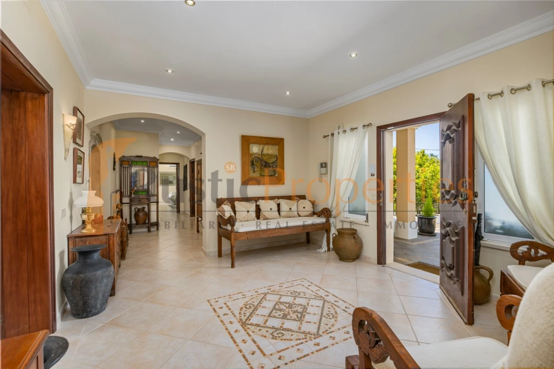 Moradia T4 para Venda em Santa Barbara de Nexe Foto 20