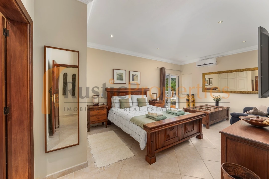 Moradia T4 para Venda em Santa Barbara de Nexe Foto 31