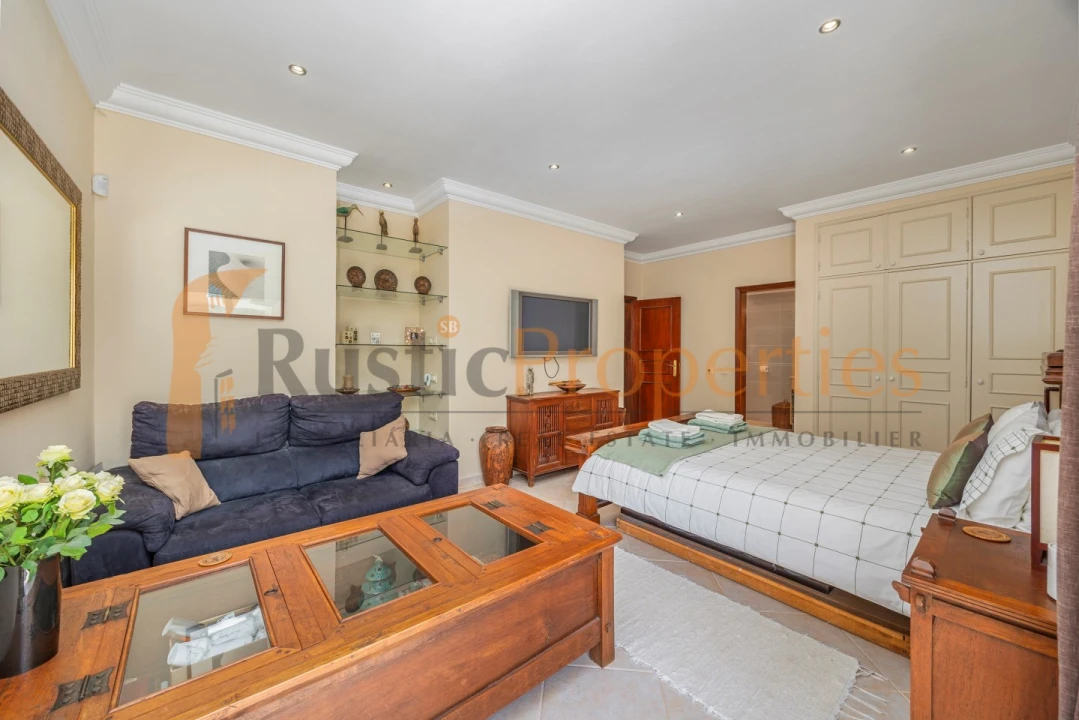 Moradia T4 para Venda em Santa Barbara de Nexe Foto 34