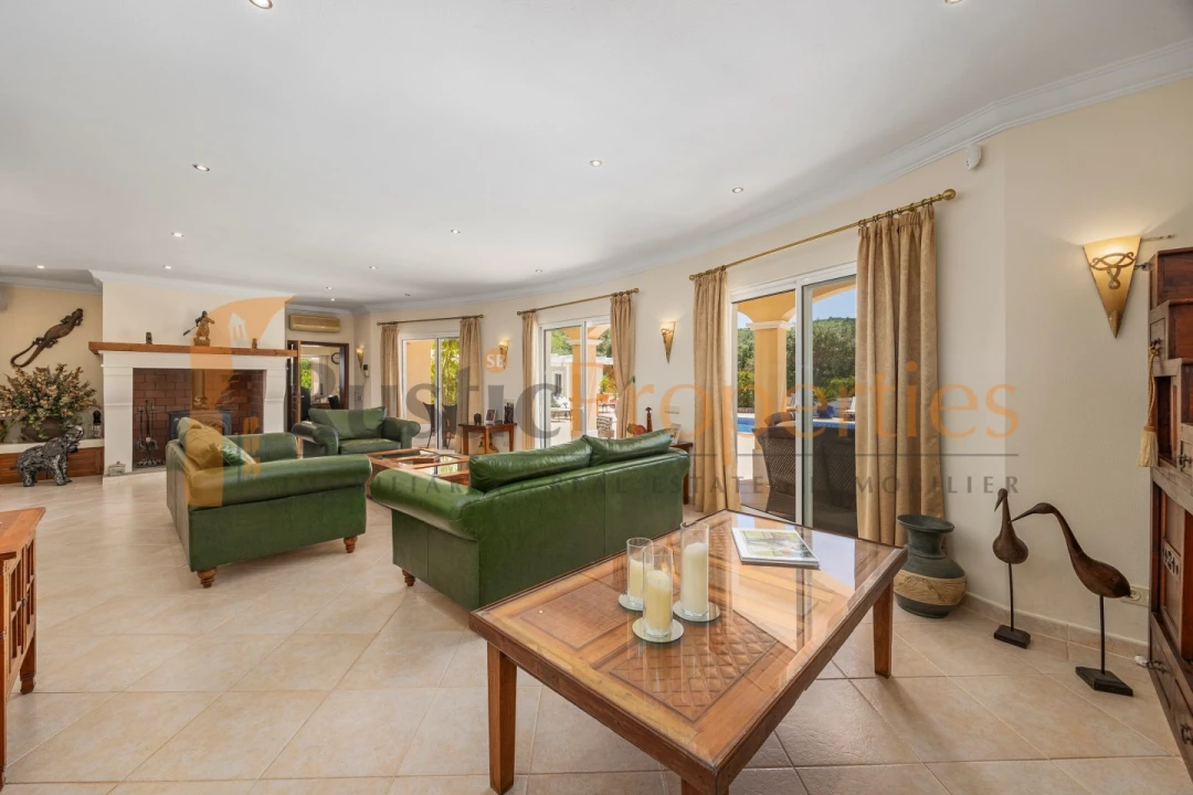 Moradia T4 para Venda em Santa Barbara de Nexe Foto 21