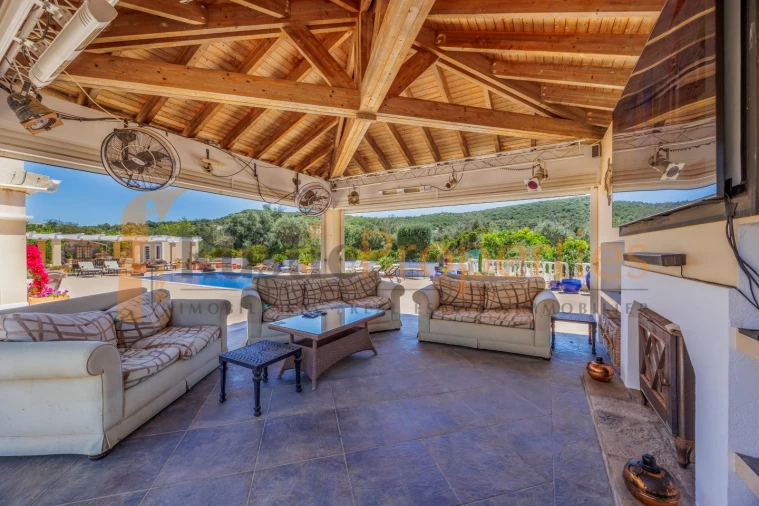 Moradia T4 para Venda em Santa Barbara de Nexe Foto 11