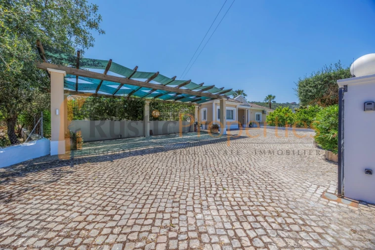 Moradia T4 para Venda em Santa Barbara de Nexe Foto 17