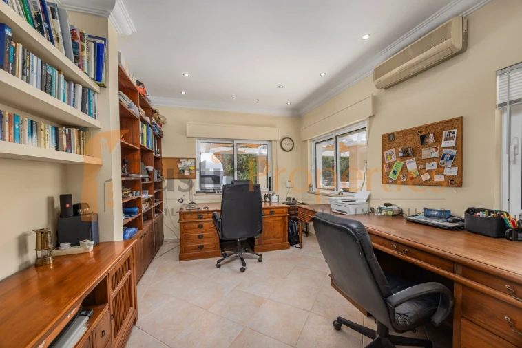 Moradia T4 para Venda em Santa Barbara de Nexe Foto 42