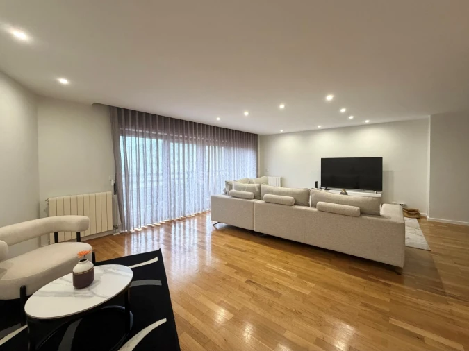 Apartamento T3 para Arrendamento em Canidelo Foto 4