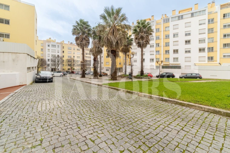 Apartamento T2 para Arrendamento em Carcavelos e Parede