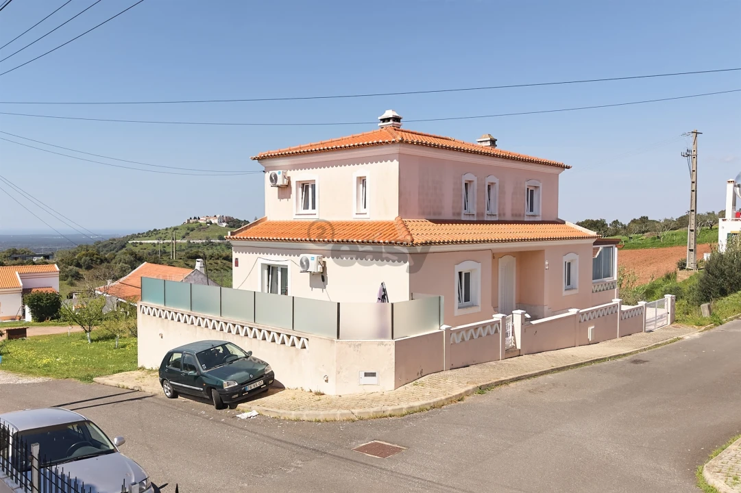 Moradia T4 para Venda em Santiago do Cacém, Santa Cruz e São Bartolomeu da Serra Foto 1