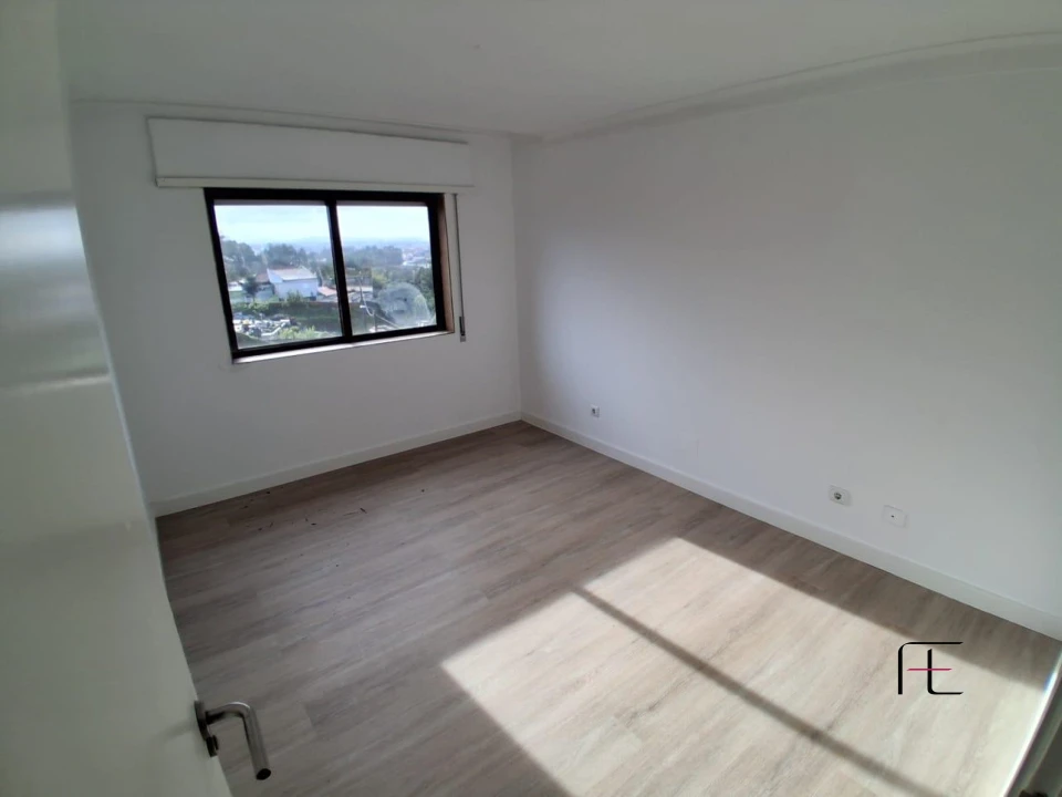 Apartamento T2 para Venda em Rio Tinto Foto 3