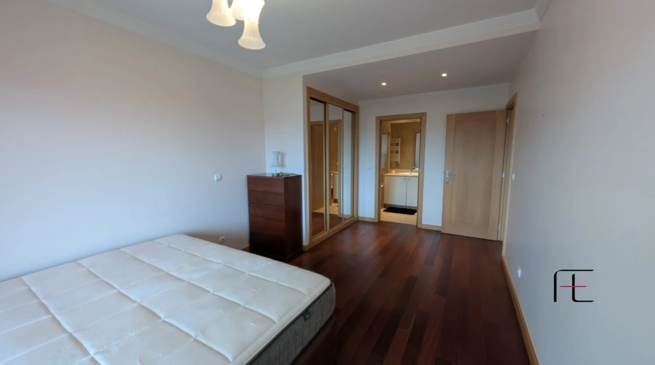 Apartamento T2 para Arrendamento em Cedofeita, Santo Ildefonso, Sé, Miragaia, São Nicolau e Vitória Foto 11