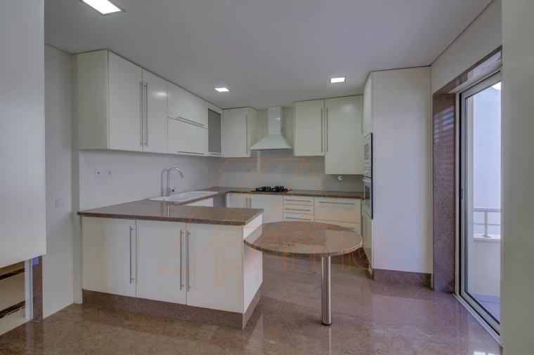 Apartamento T3 para Venda em Sé Nova, Santa Cruz, Almedina e São Bartolomeu Foto 12