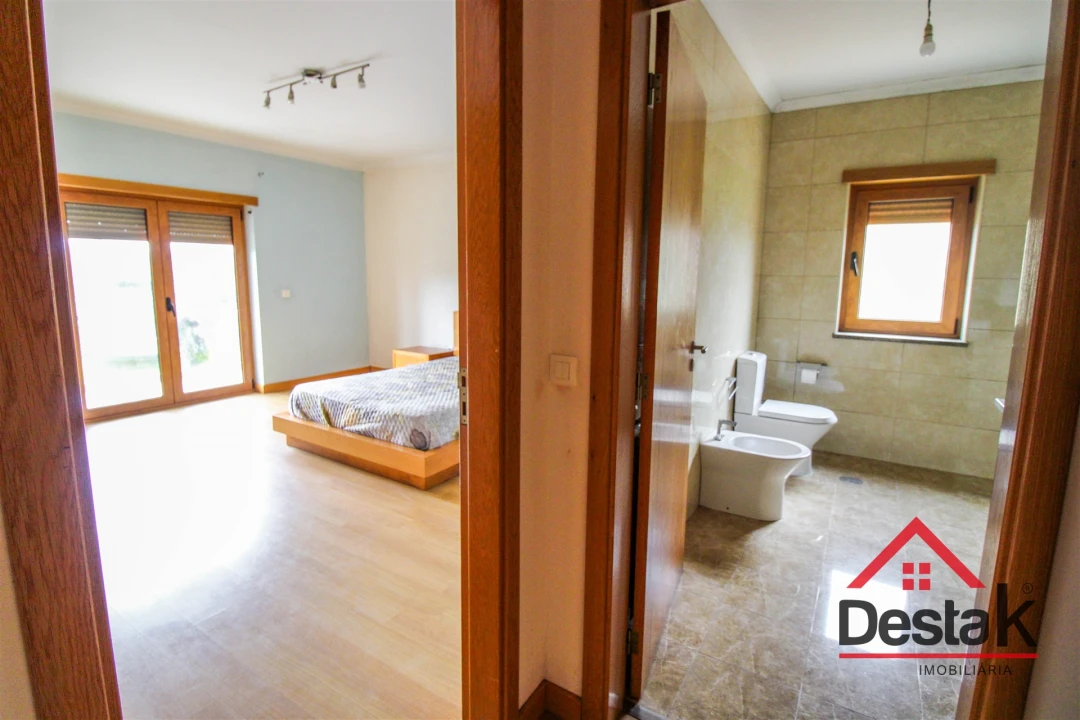 Moradia T5 para Venda em Lordosa Foto 11