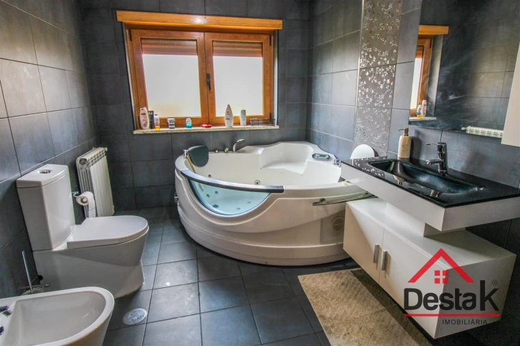 Moradia T5 para Venda em Lordosa Foto 4